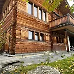 Charming Mountain Flat With Sauna *