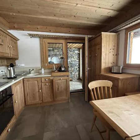 Charming Mountain Flat With Sauna アパート *