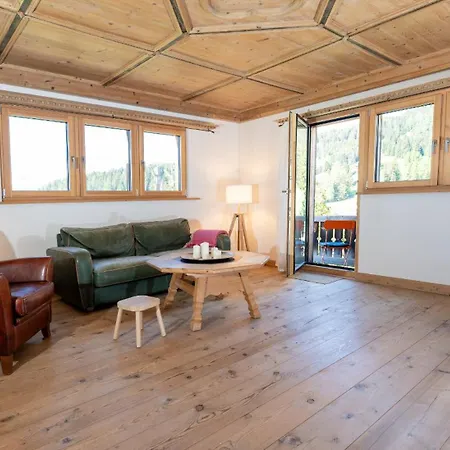 Charming Mountain Flat With Sauna アパート *