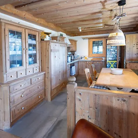 Charming Mountain Flat With Sauna